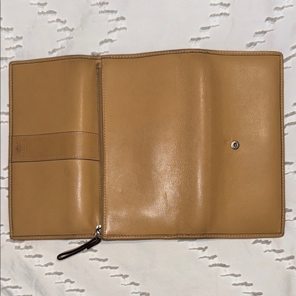 EUC Coach Hampton Trifold Tan Leather Wallet Snap Closure Checkbook Insert - Picture 2 of 8